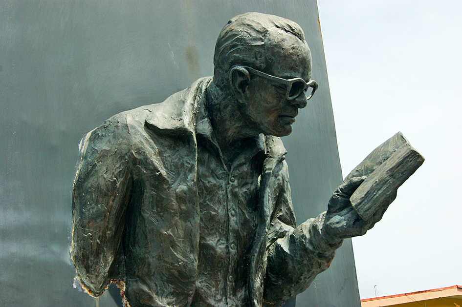 Escultura de Jorge Debravo en Guayabo, Turrialba