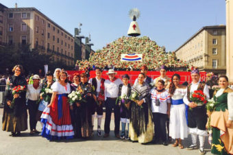 Costa Rica participa como país invitado en la tradicional ofrenda floral a la Virgen del Pilar
