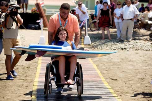Jacó, en Costa Rica, primera playa de accesibilidad universal de Centroamérica