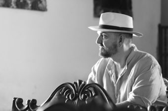 Juan Duyos finaliza su viaje de inspiración a Costa Rica para crear su próxima colección