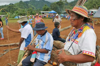 Danzas y ceremonias ancestrales de los indígenas de la Casona de Coto Brus