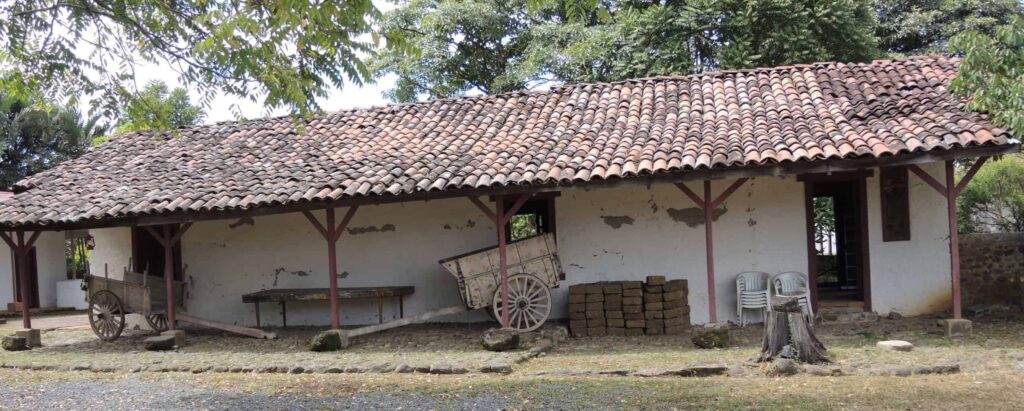 Museo de Casas Antiguas y Carretas de Bueyes de Costa Rica - Pura Vida  University. Turismo de Costa Rica