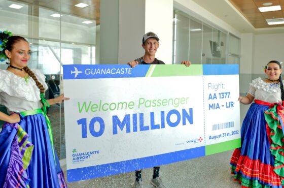 Un turista de Colorado se convierte en el pasajero 10 millones en Guanacaste Aeropuerto