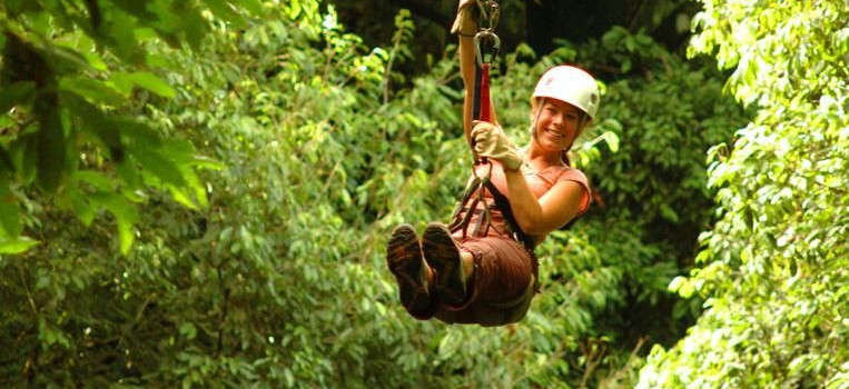 El Gobierno costarricense establece un nuevo reglamento para el turismo de aventura